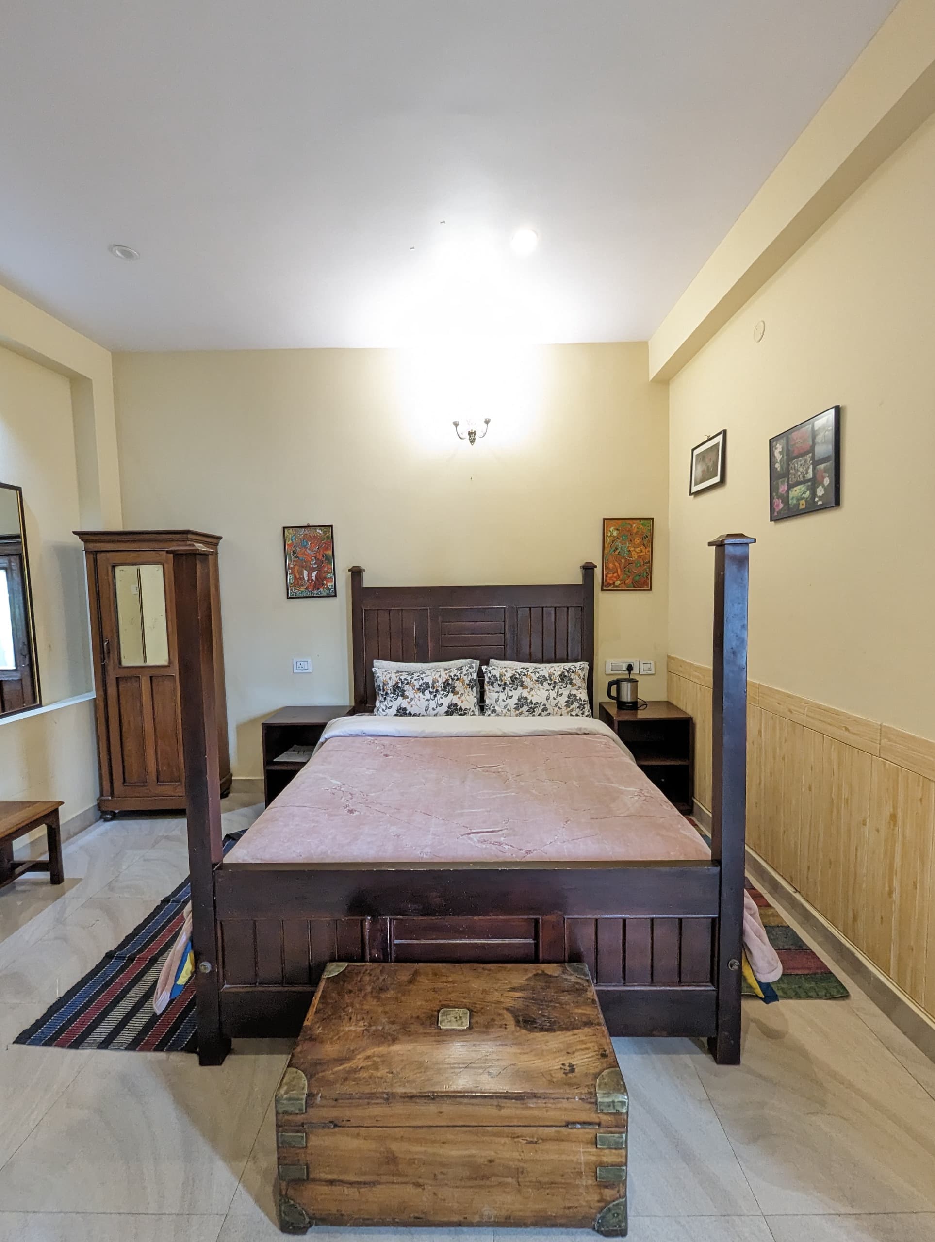 Modern En-Suite Bath - Kerala Queen Room Photo 5