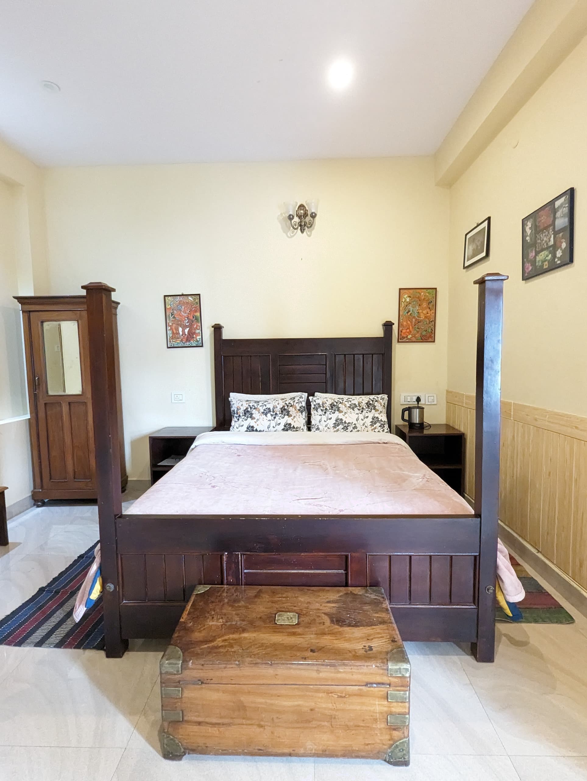 Warm Wooden Interiors - Kerala Queen Room Photo 6