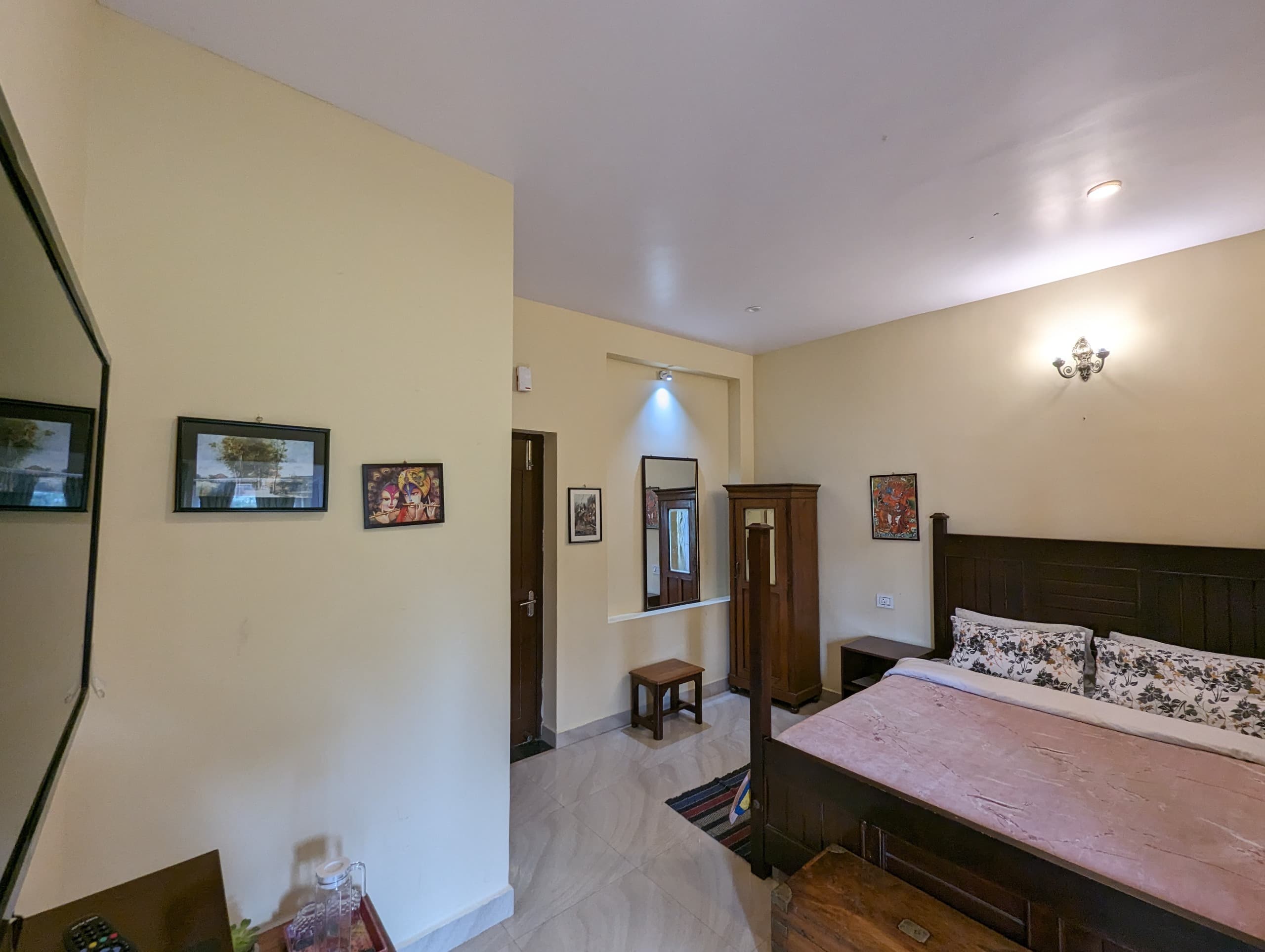 Serene Mountain Ambiance - Kerala Queen Room Photo 7