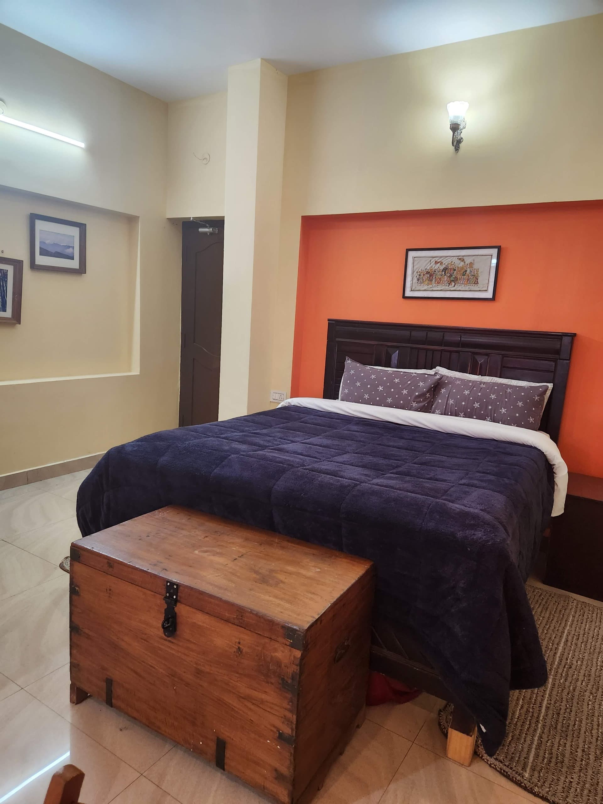 Modern En-Suite Bath - Odisha Queen Room Photo 5
