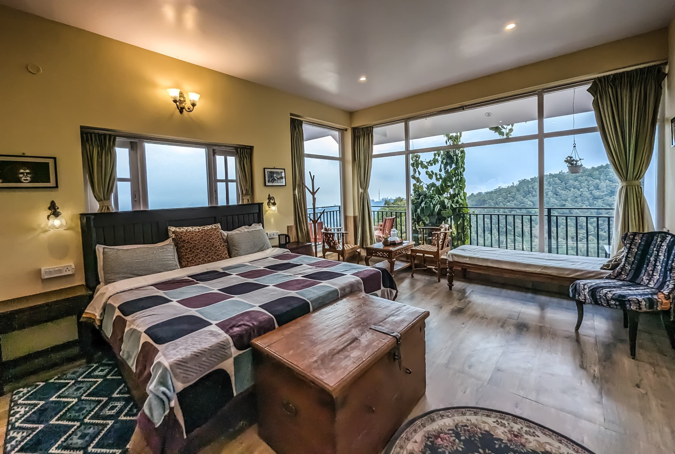 Intimate Seating Corner - Lake View Room Photo 10