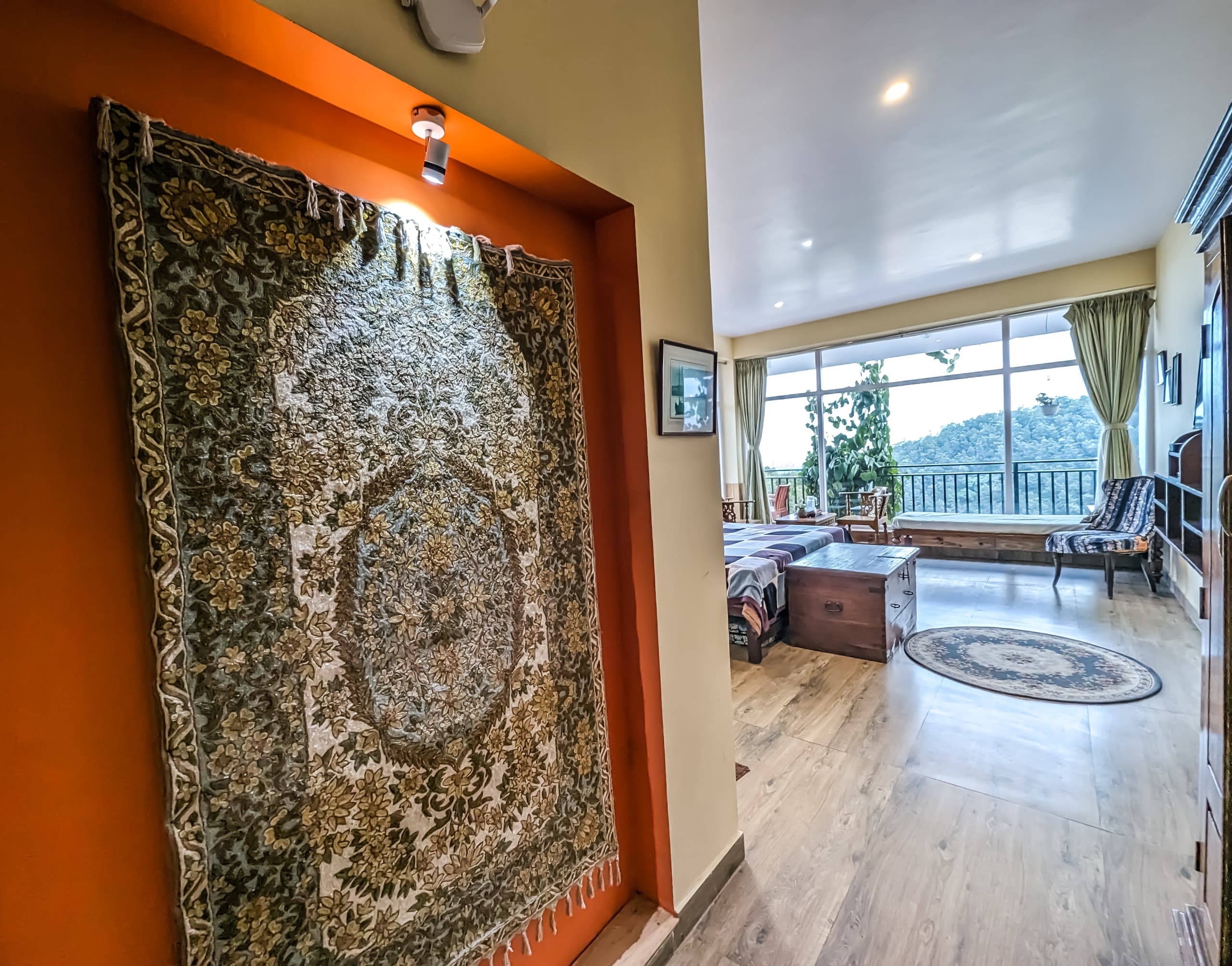 Refined Room Aesthetics - Lake View Room Photo 12