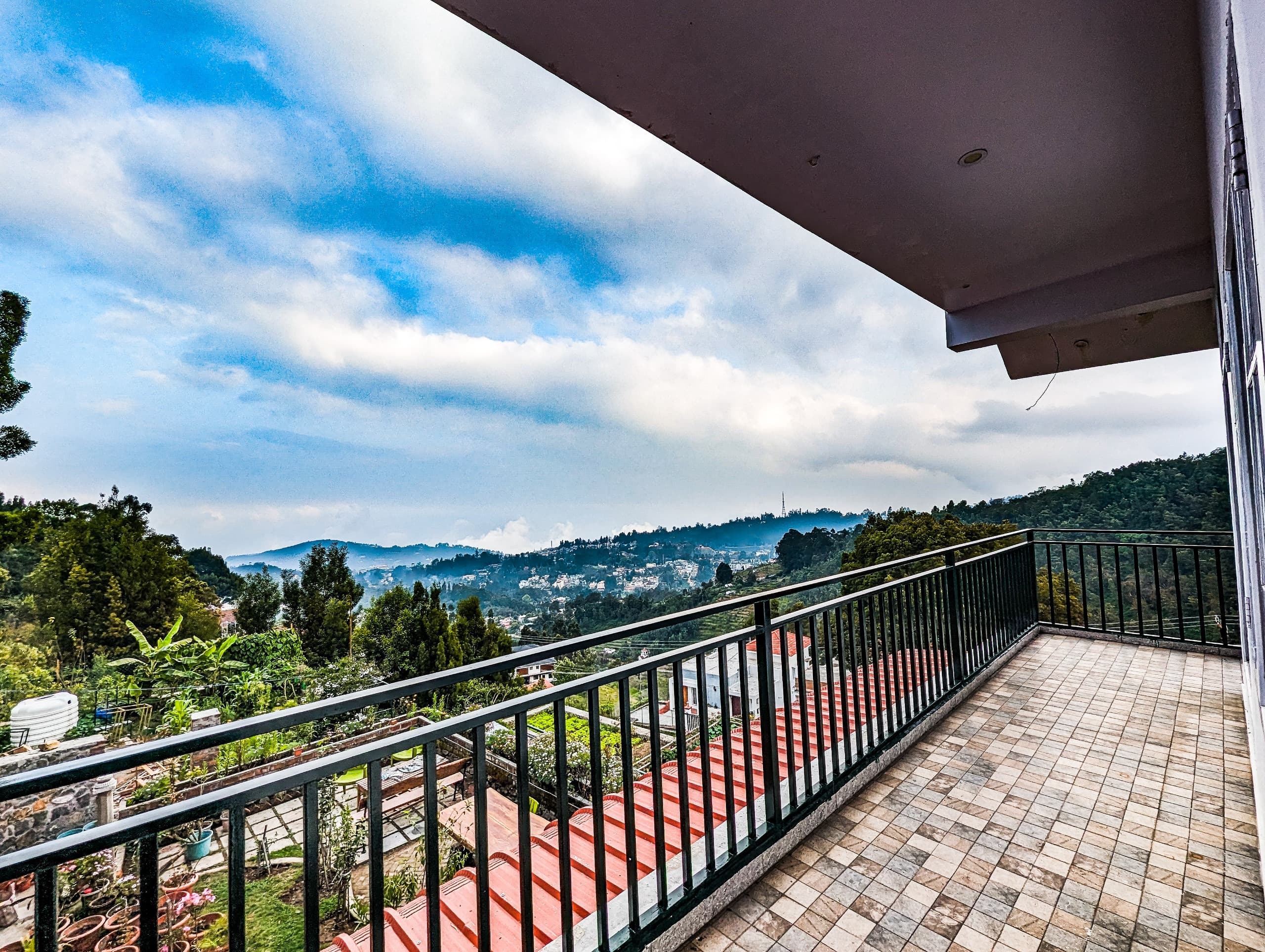 Lakeview Room - Image 6