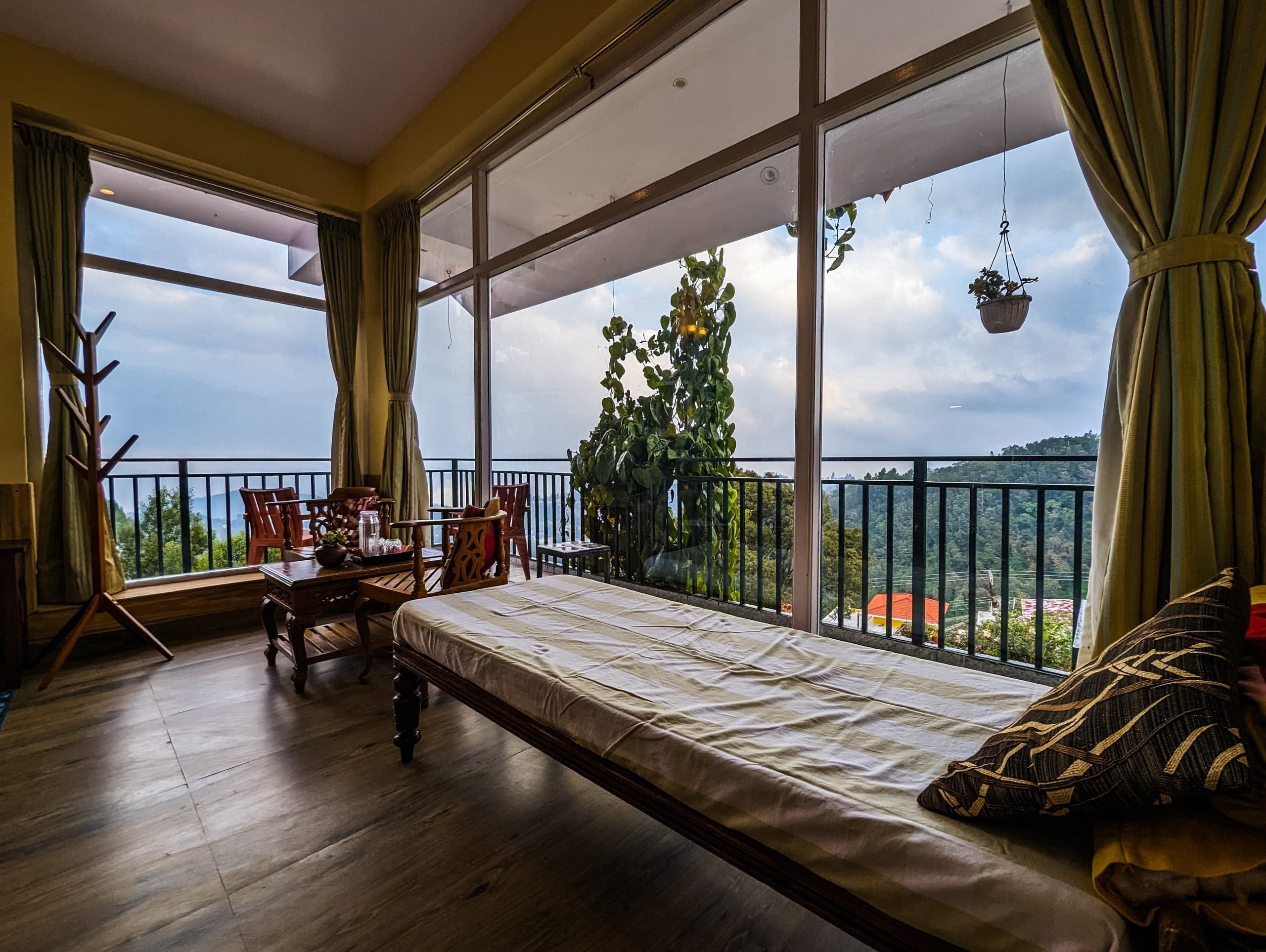 Quiet Sanctuary in Naidupuram - Lake View Room Photo 19