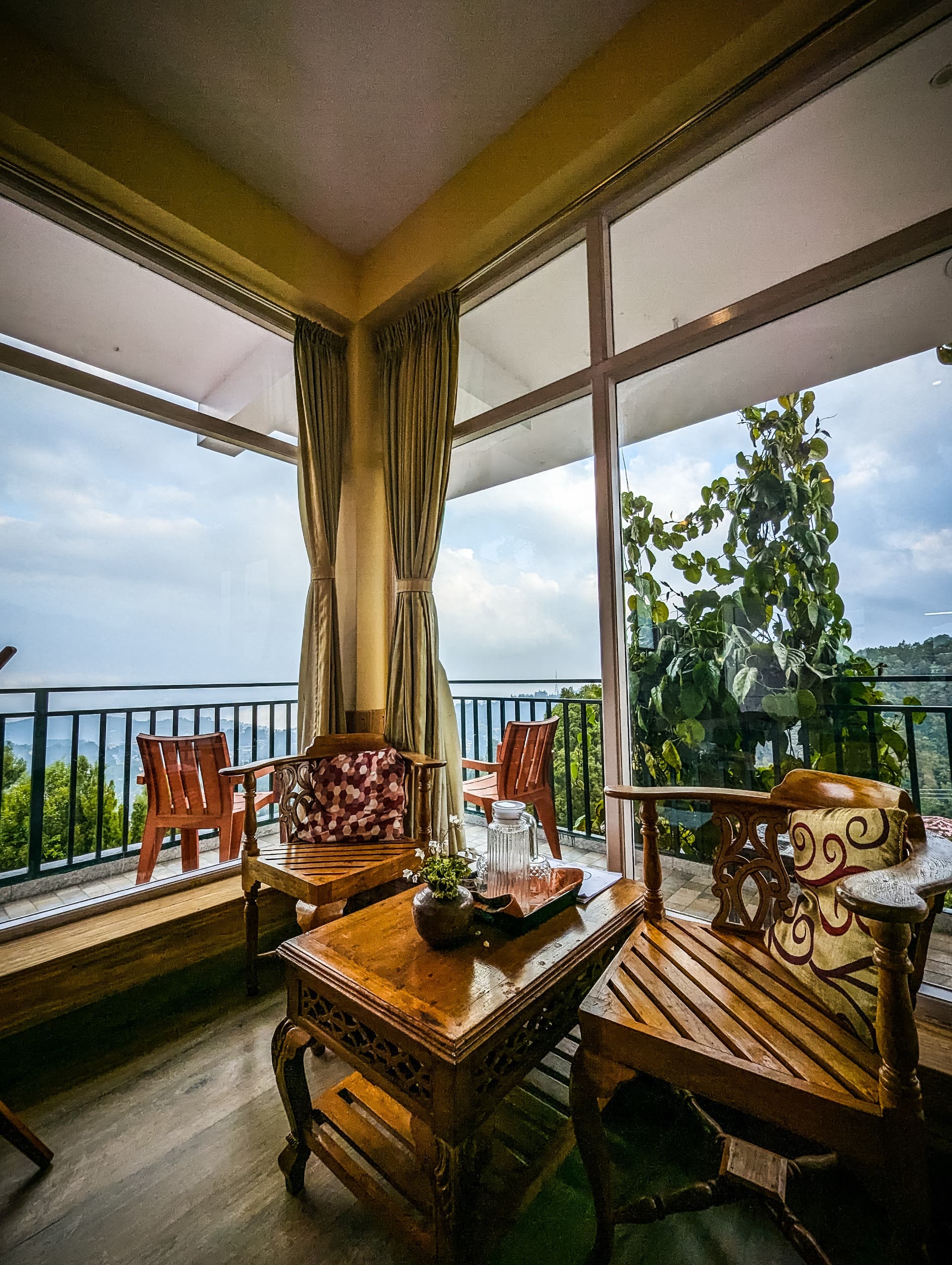 Enchanting Evening Ambience - Lake View Room Photo 20