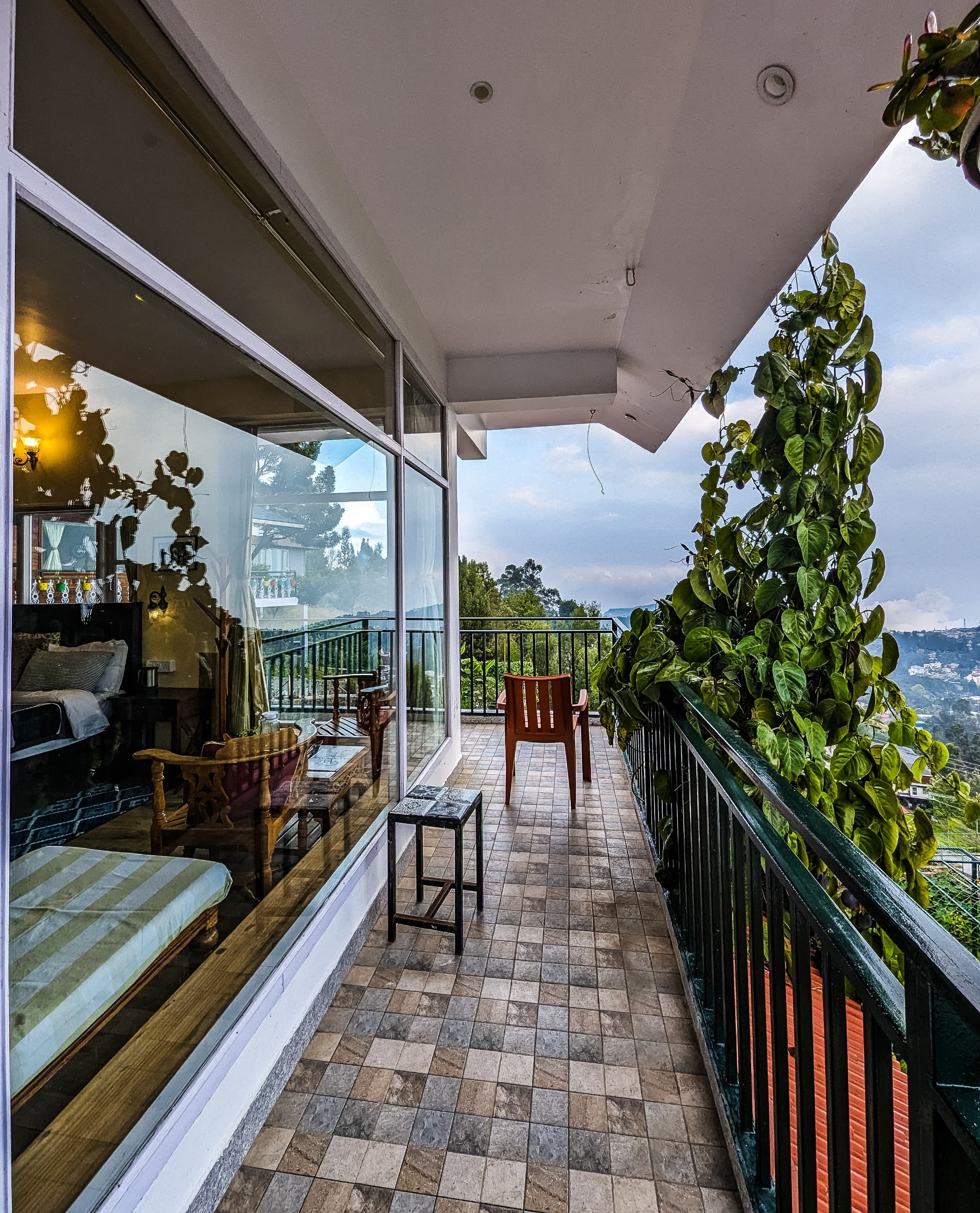 Lakeview Room - Image 7