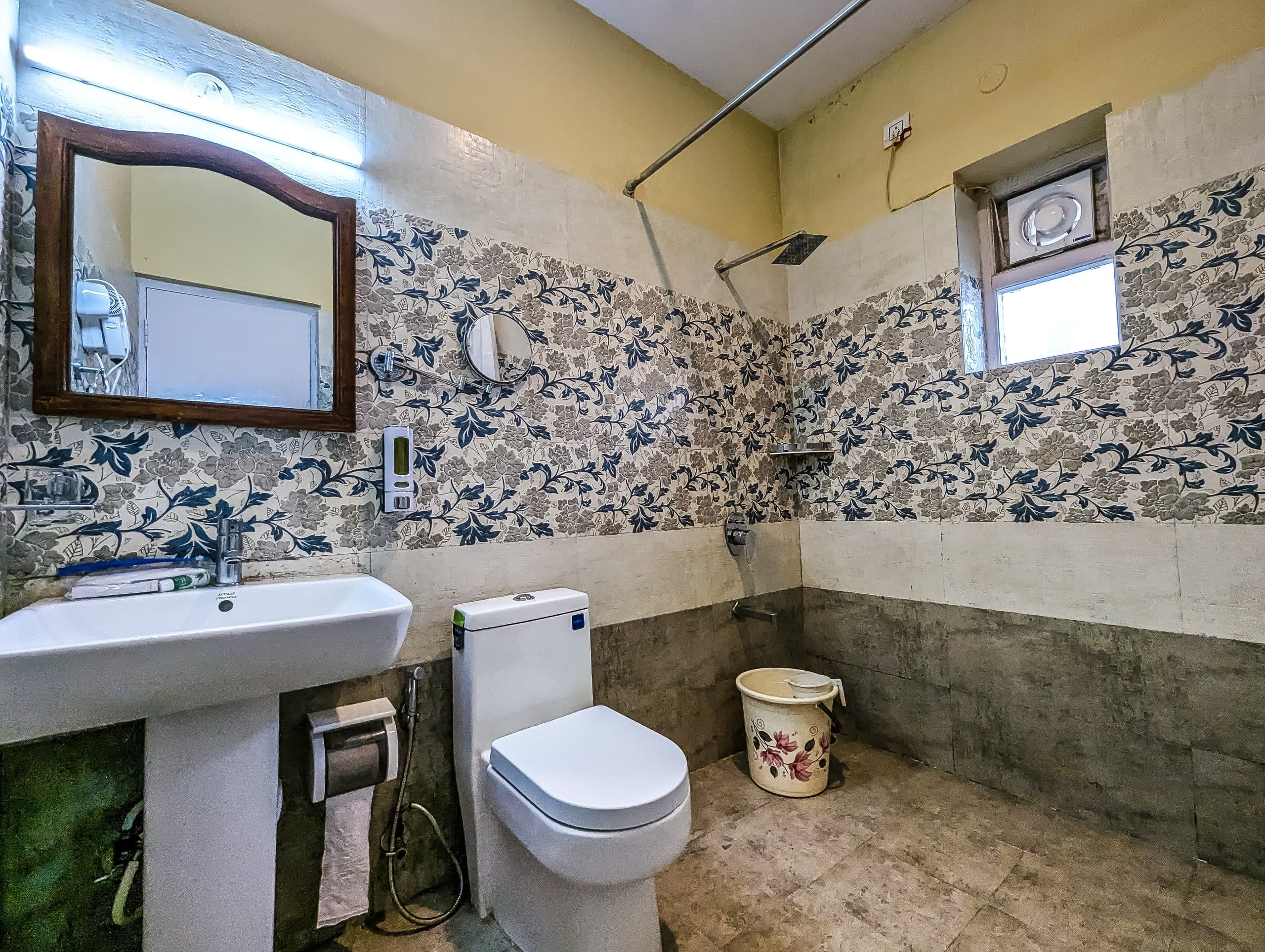 Lakeview Room - Image 4