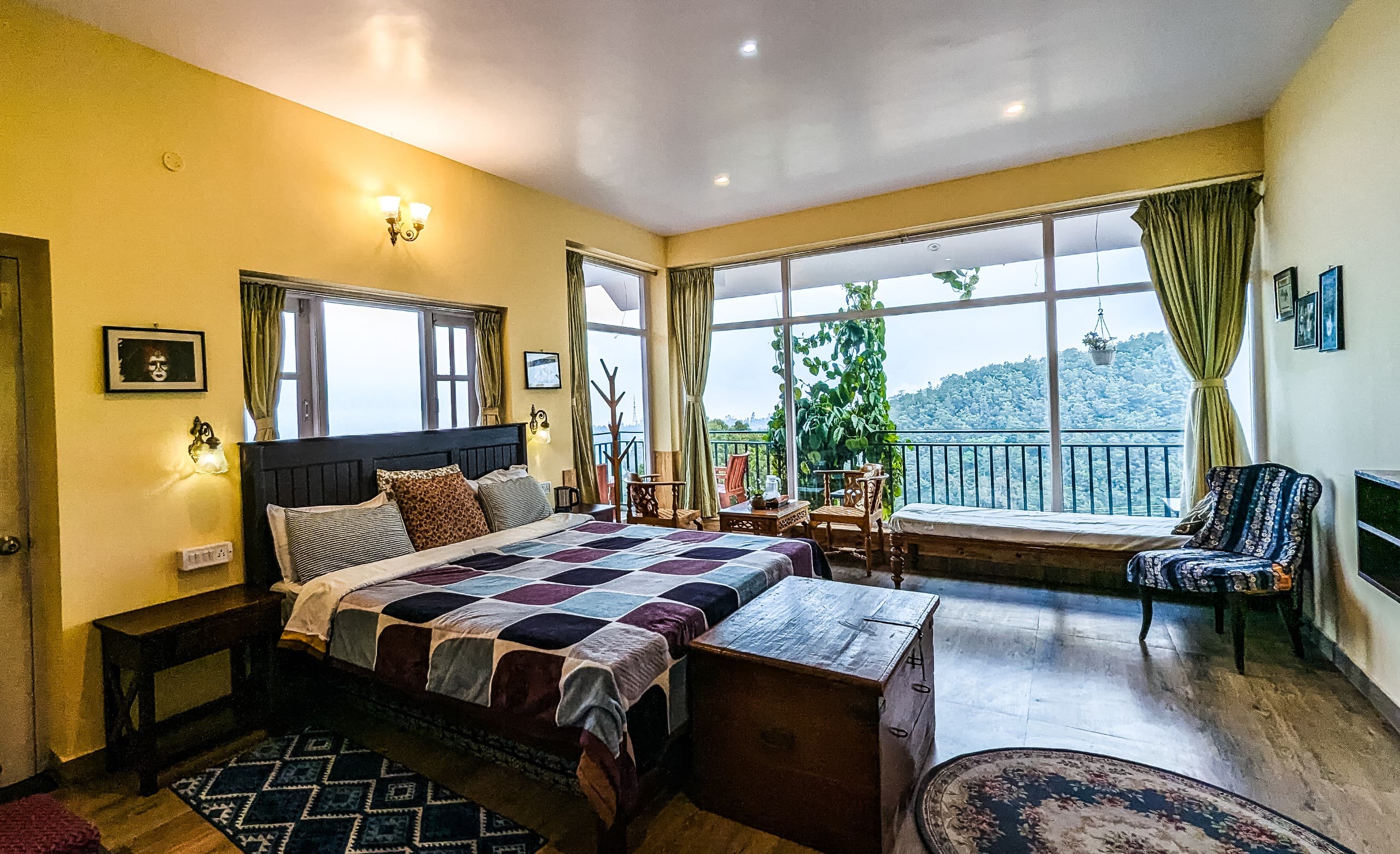 Lakeview Room - Image 1