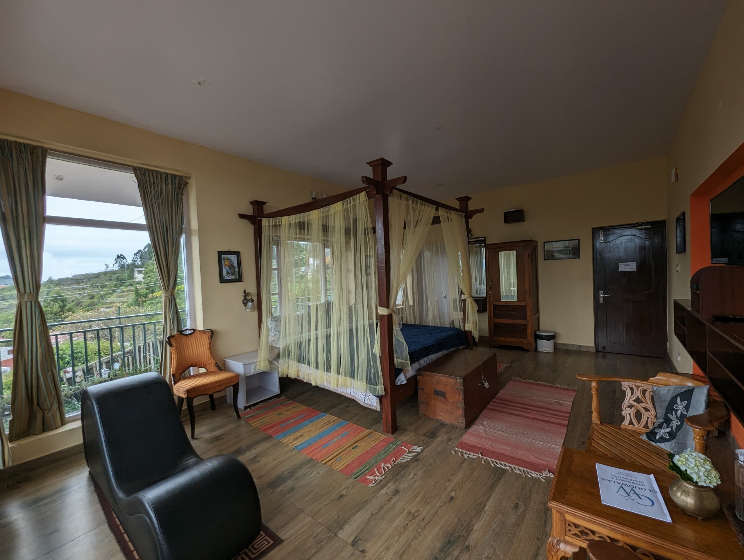 G4: The Mountain View Room - Image 3