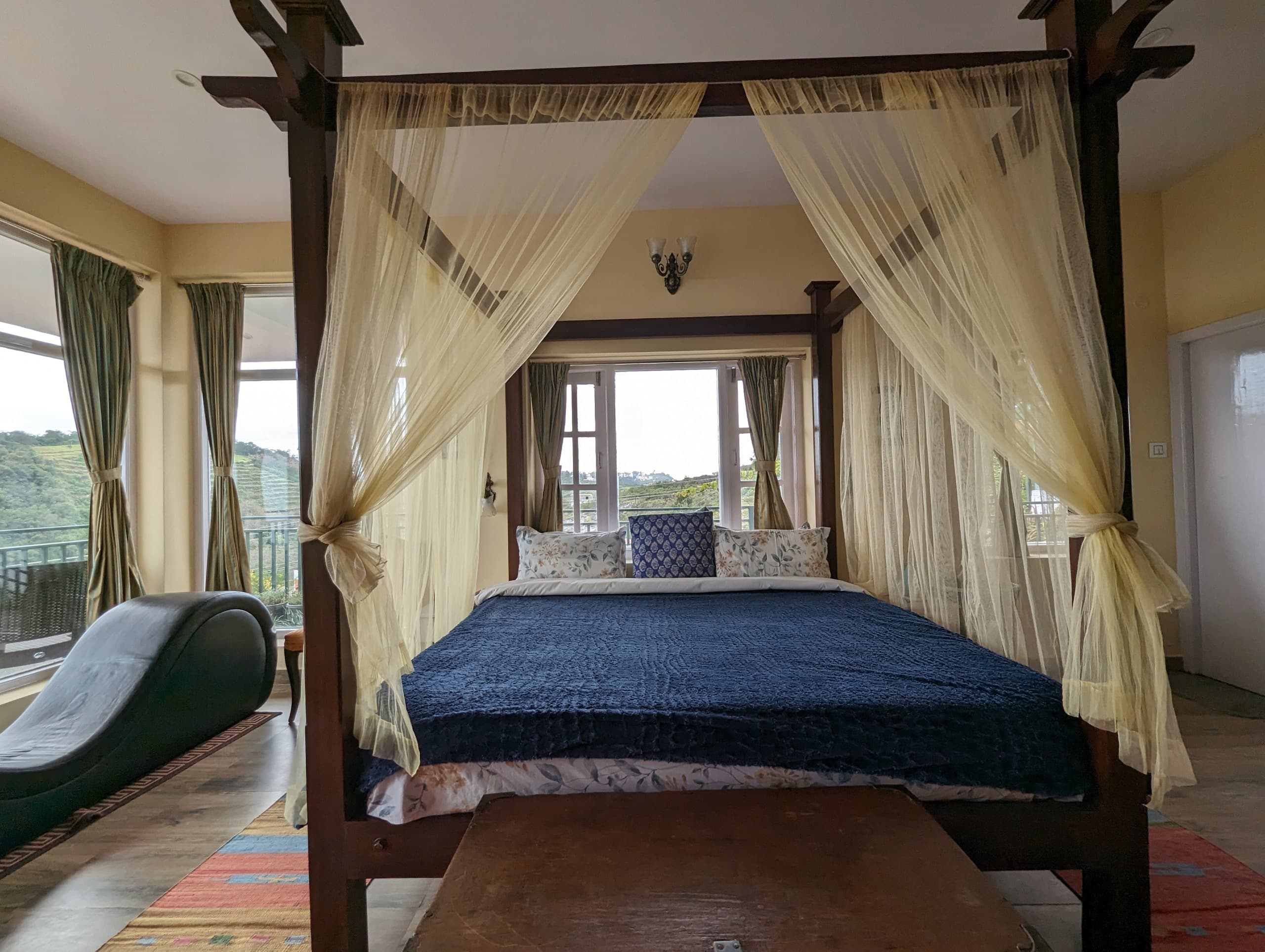G4: The Mountain View Room - Image 2