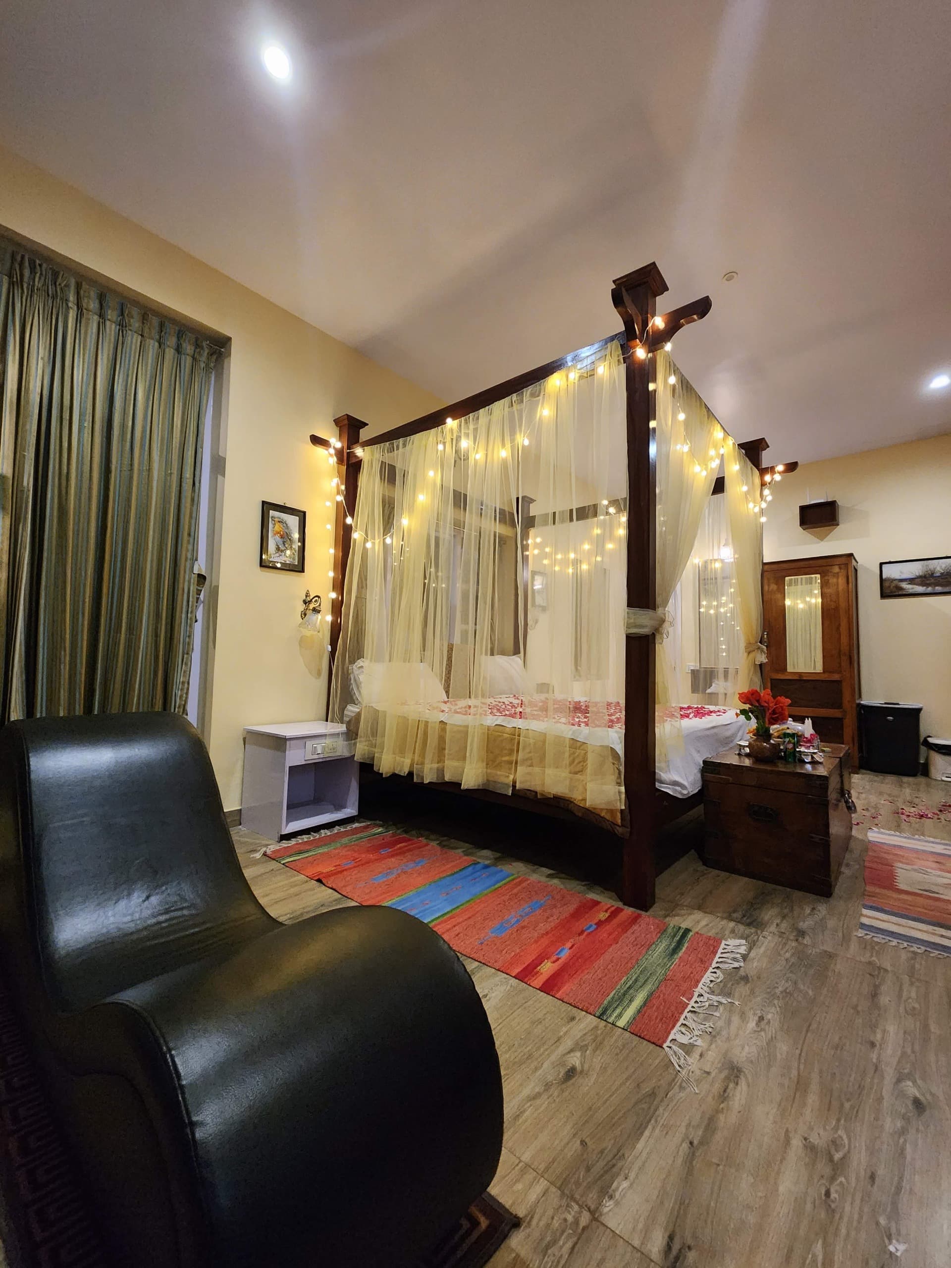 G4: The Mountain View Room - Image 8