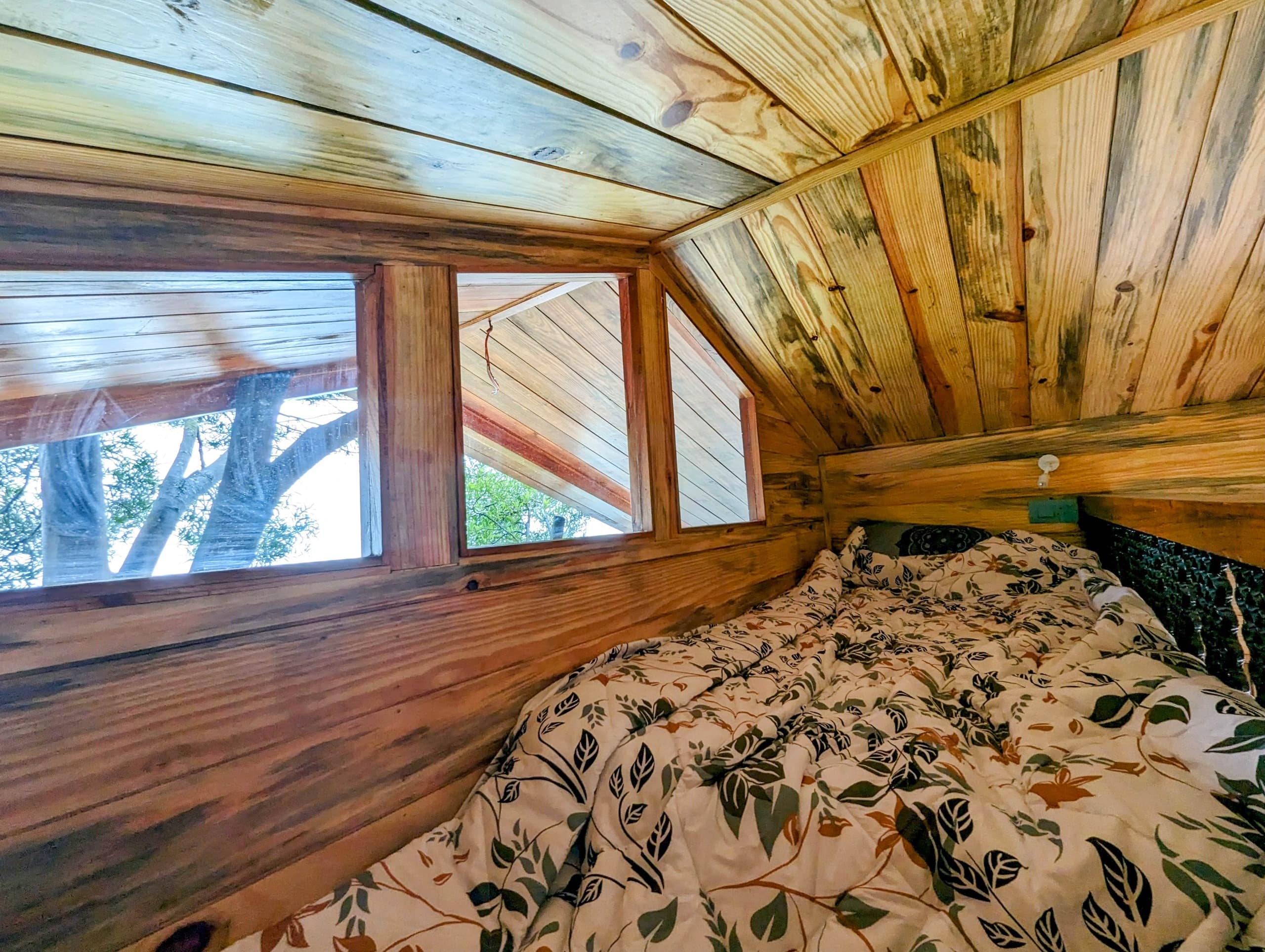 Plush Bedding & Deep Comfort