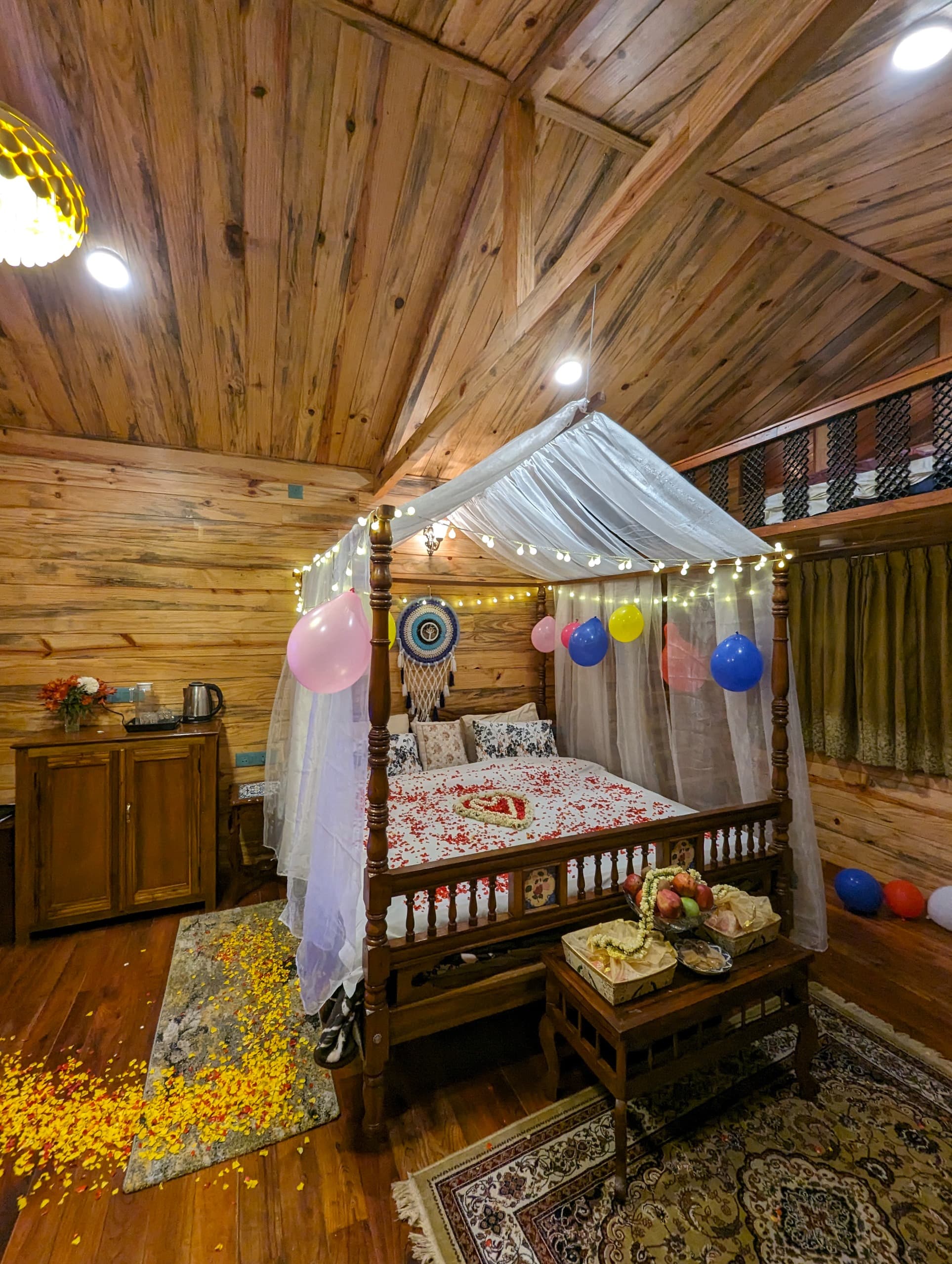 Romantic Treehouse Haven