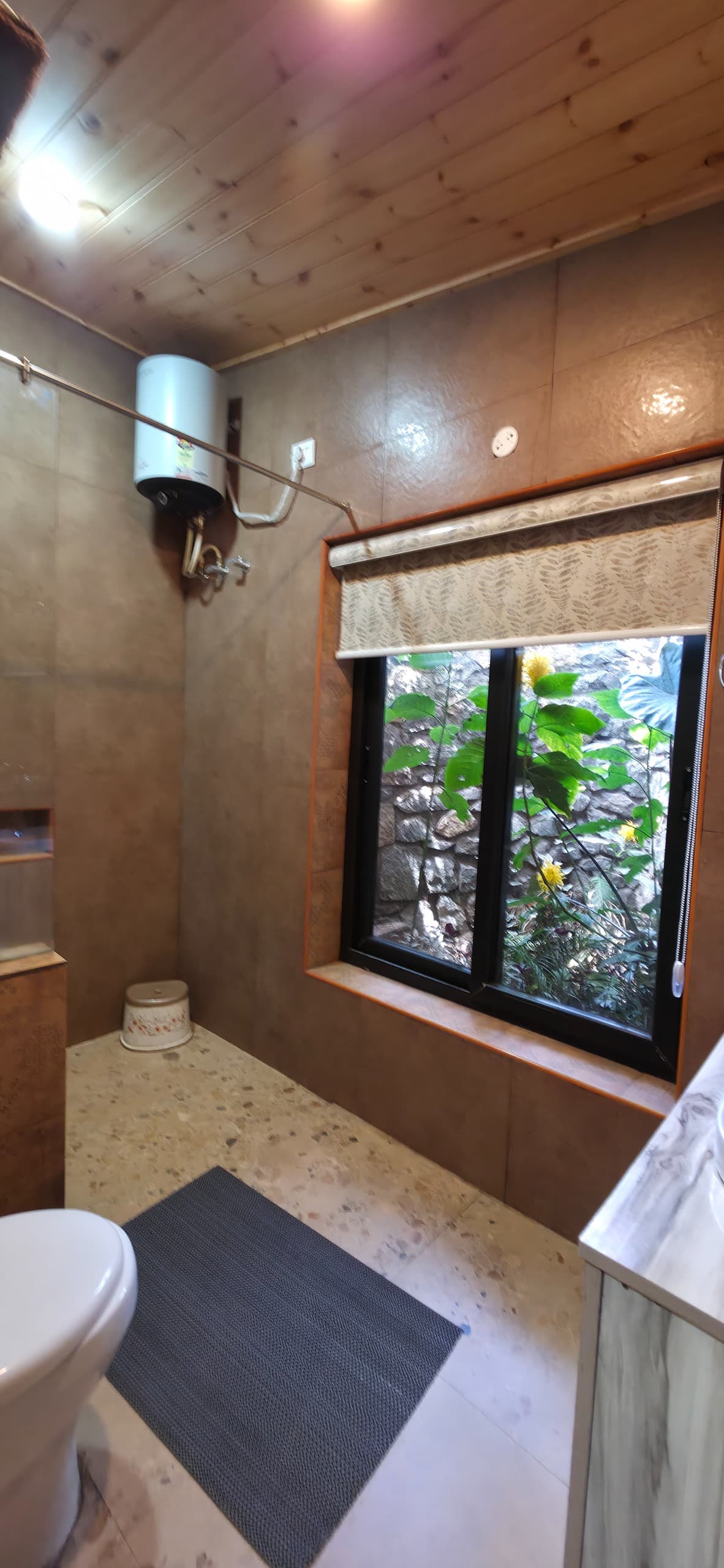 Spacious Multi-Level Living - Alpine Woodhouse Photo 16