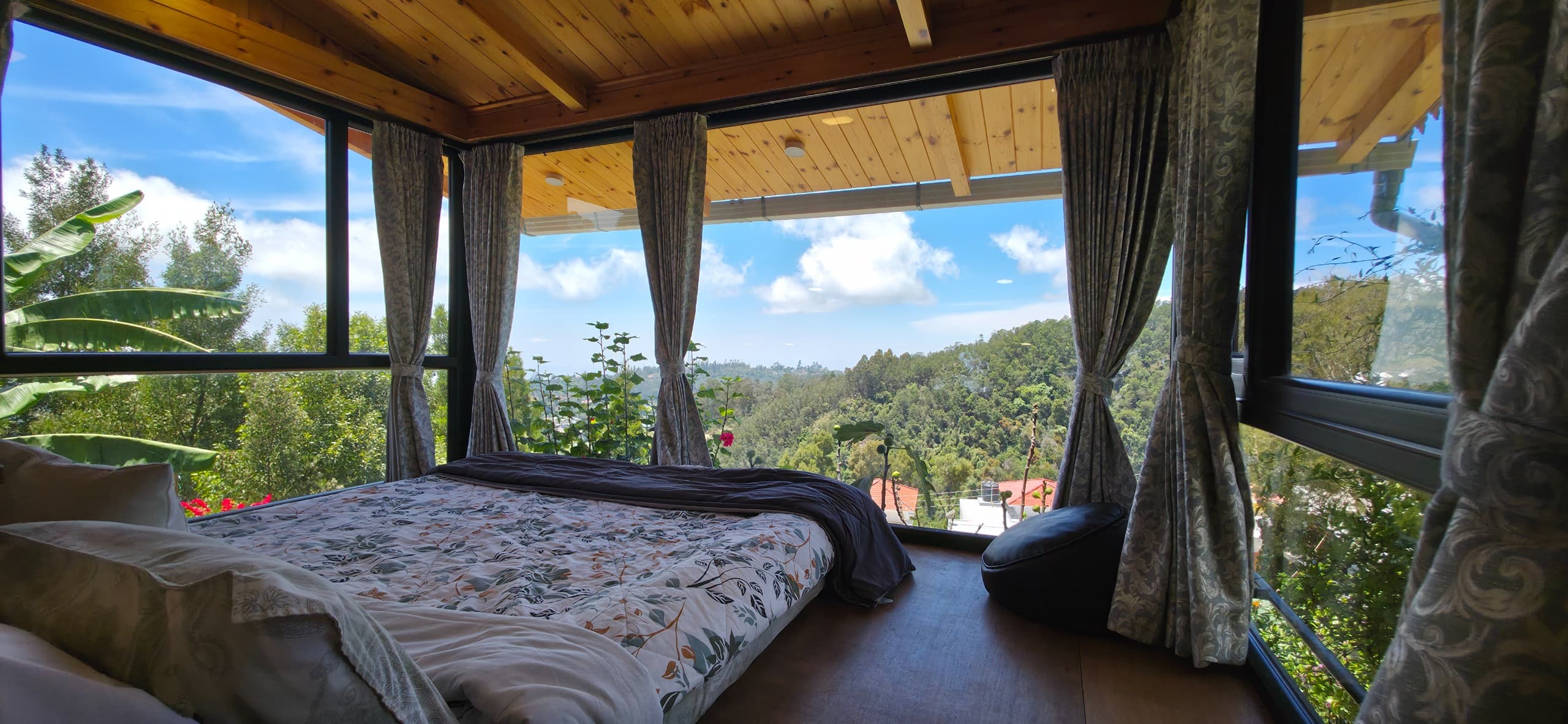 Secluded Outdoor Space - Alpine Woodhouse Photo 22