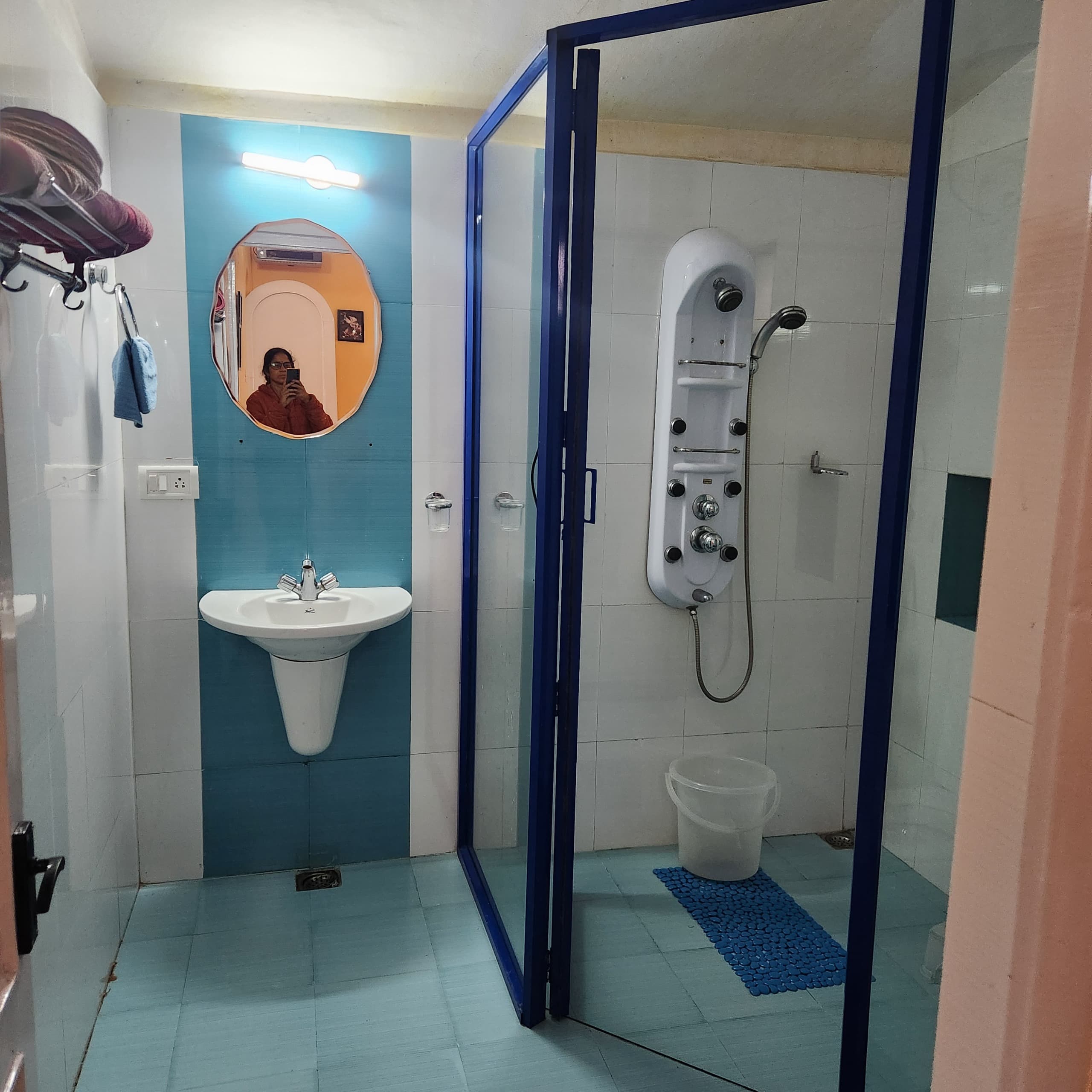 Pristine En-Suite Bath - 2BHK Hilltop Chalet Photo 5