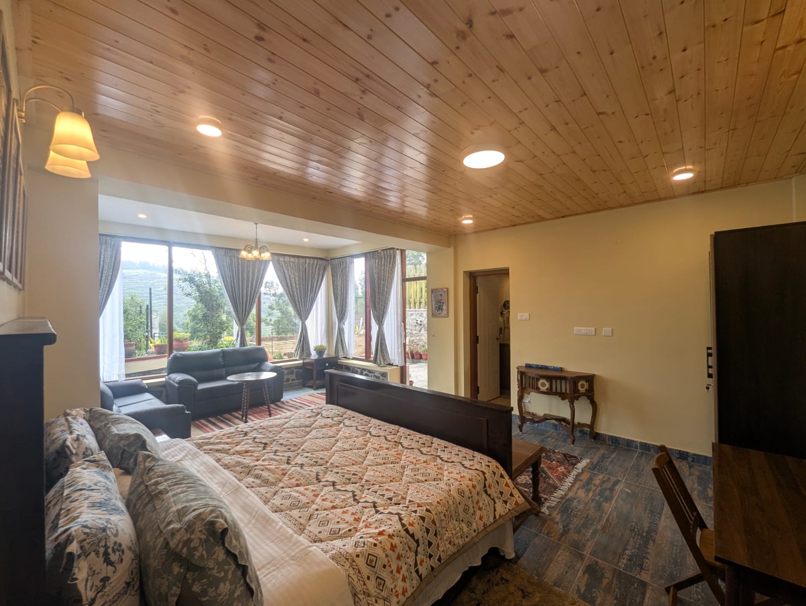 Premium Interiors and Comfort in 3 BedRoom Luxury Apartment - Cloudwalks®