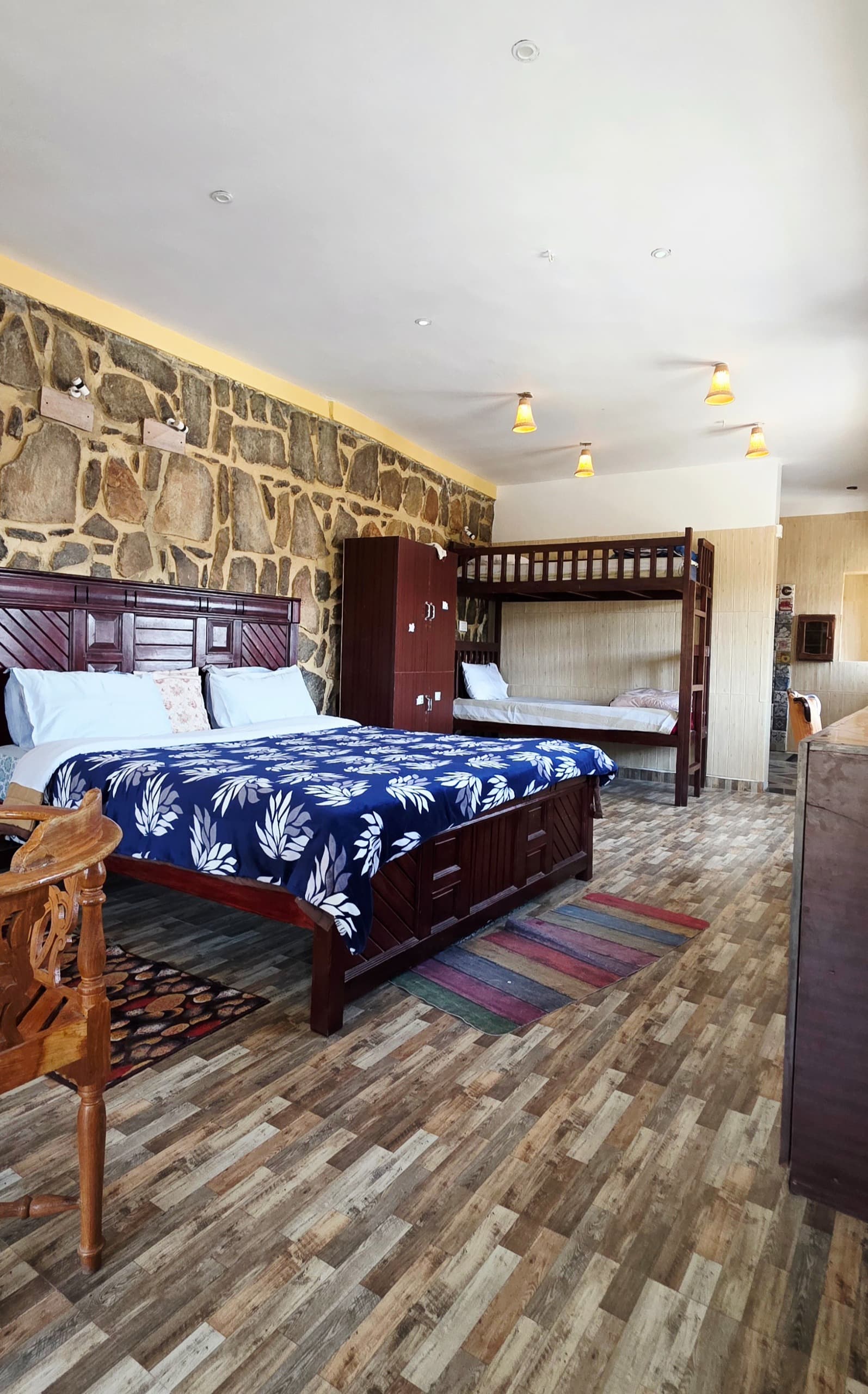 Spacious Family Lounge - Stonehouse Photo 5